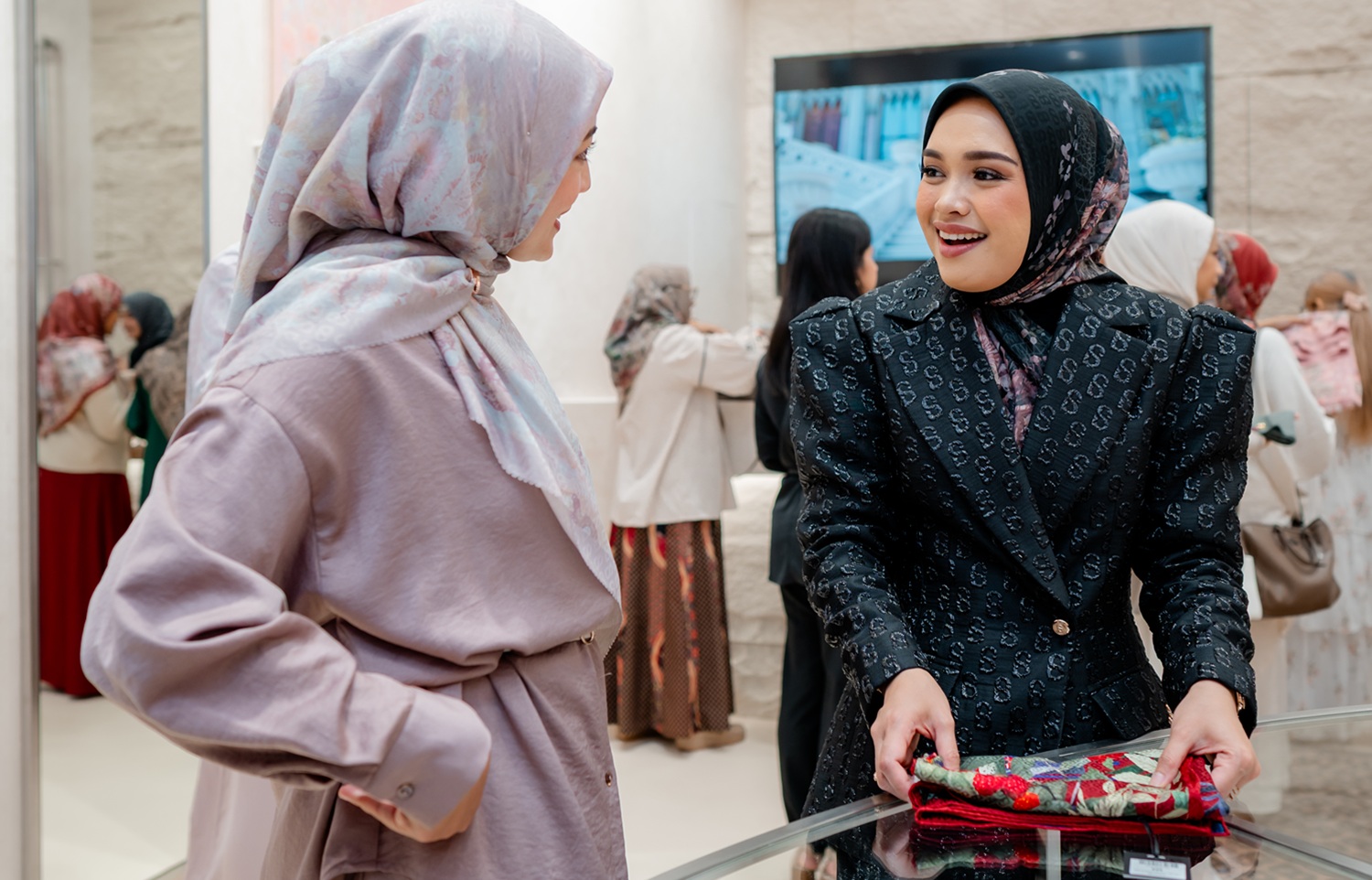 Buttonscarves Ekspansi ke Singapura