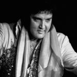 Kisah Dermawan Elvis Presley: Pernah Hadiahkan Mobil ke Penggemar Saat di Dealer