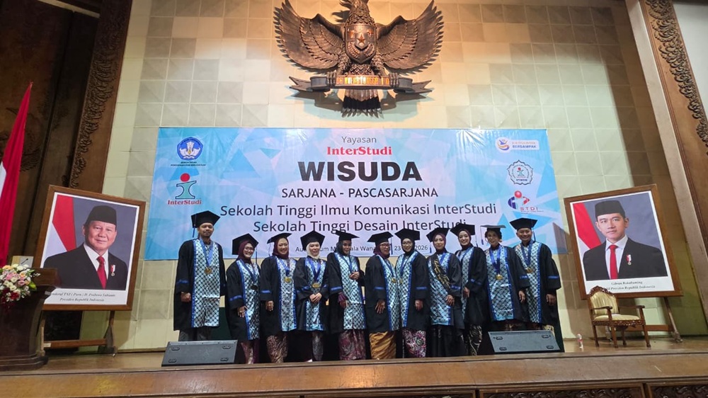 Wisuda InterStudi