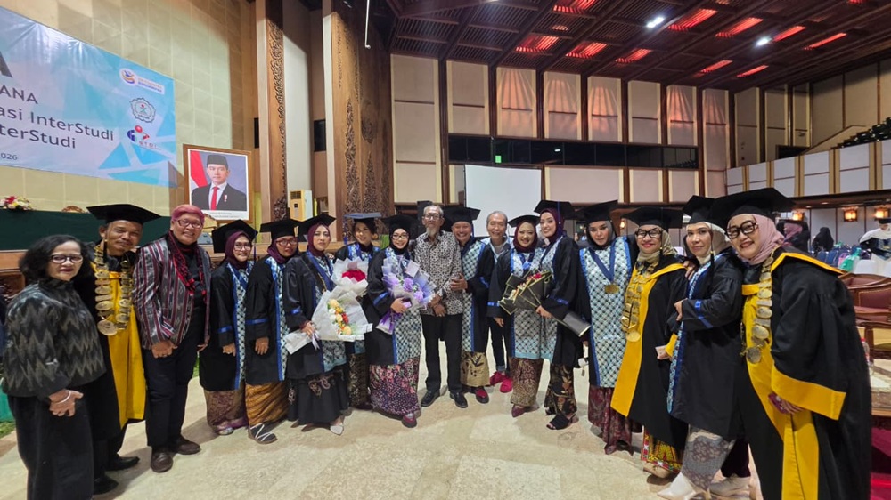 Wisuda InterStudi