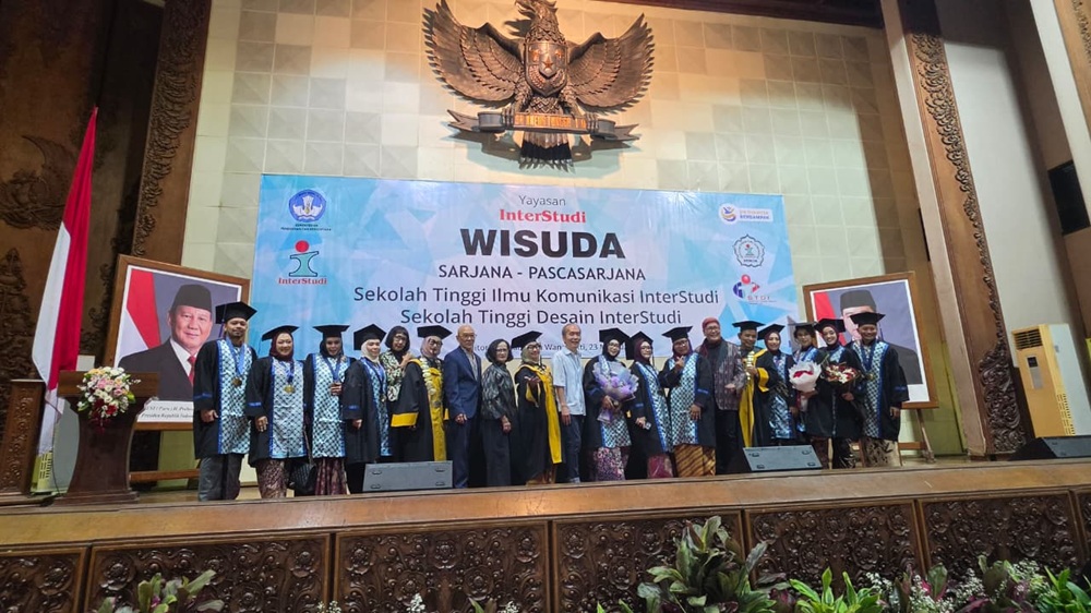 Wisuda InterStudi