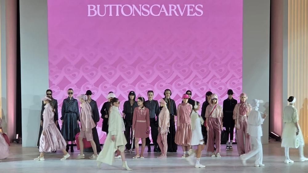 Buttonscarves