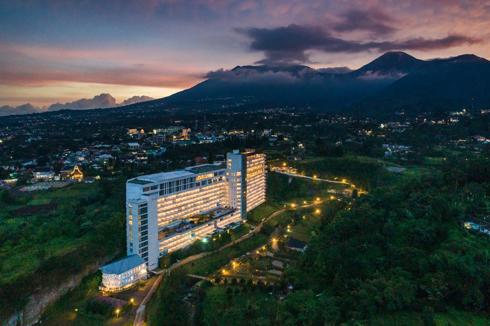 Le Eminence Puncak